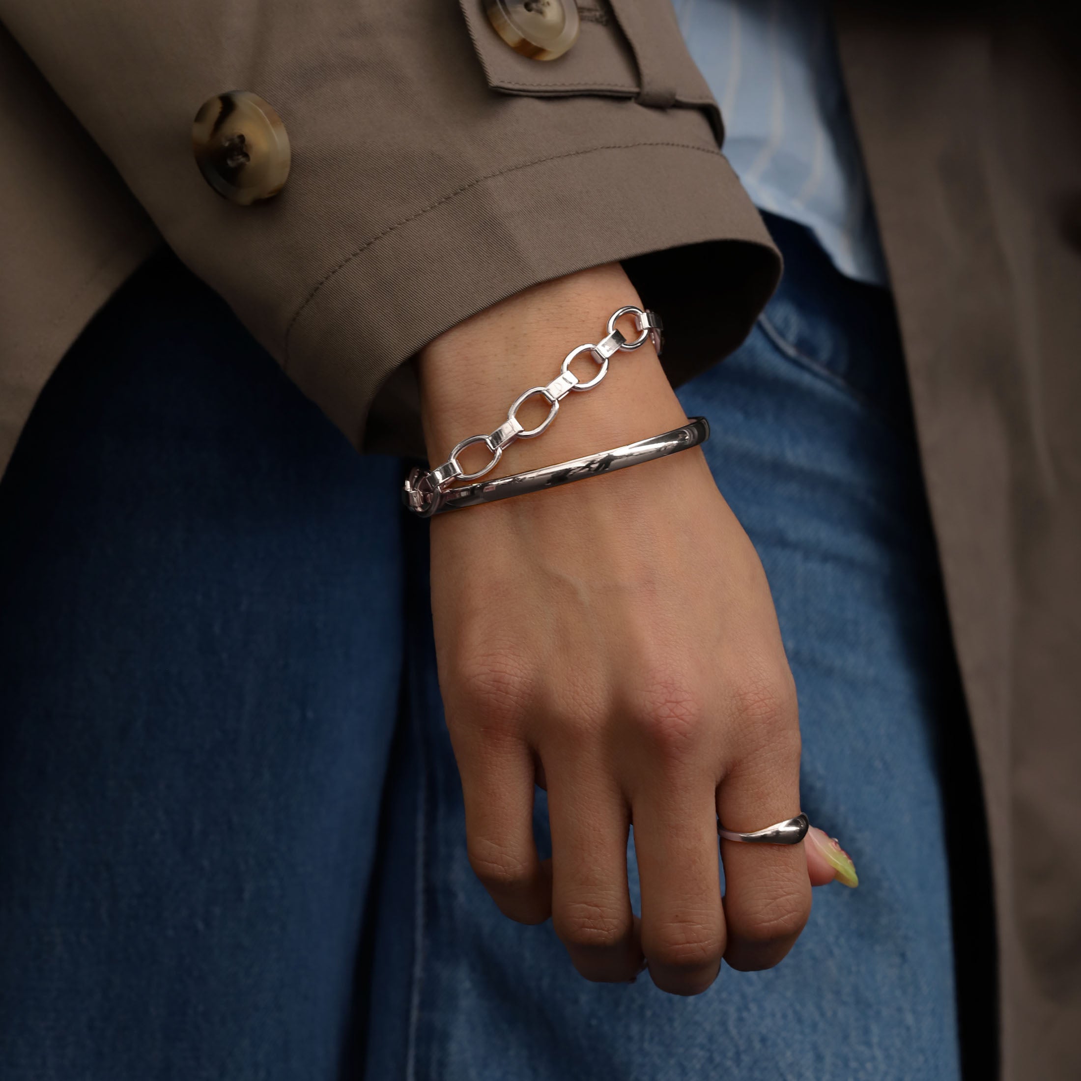 Rina Simple Band Bangle On Model 4 - Silver