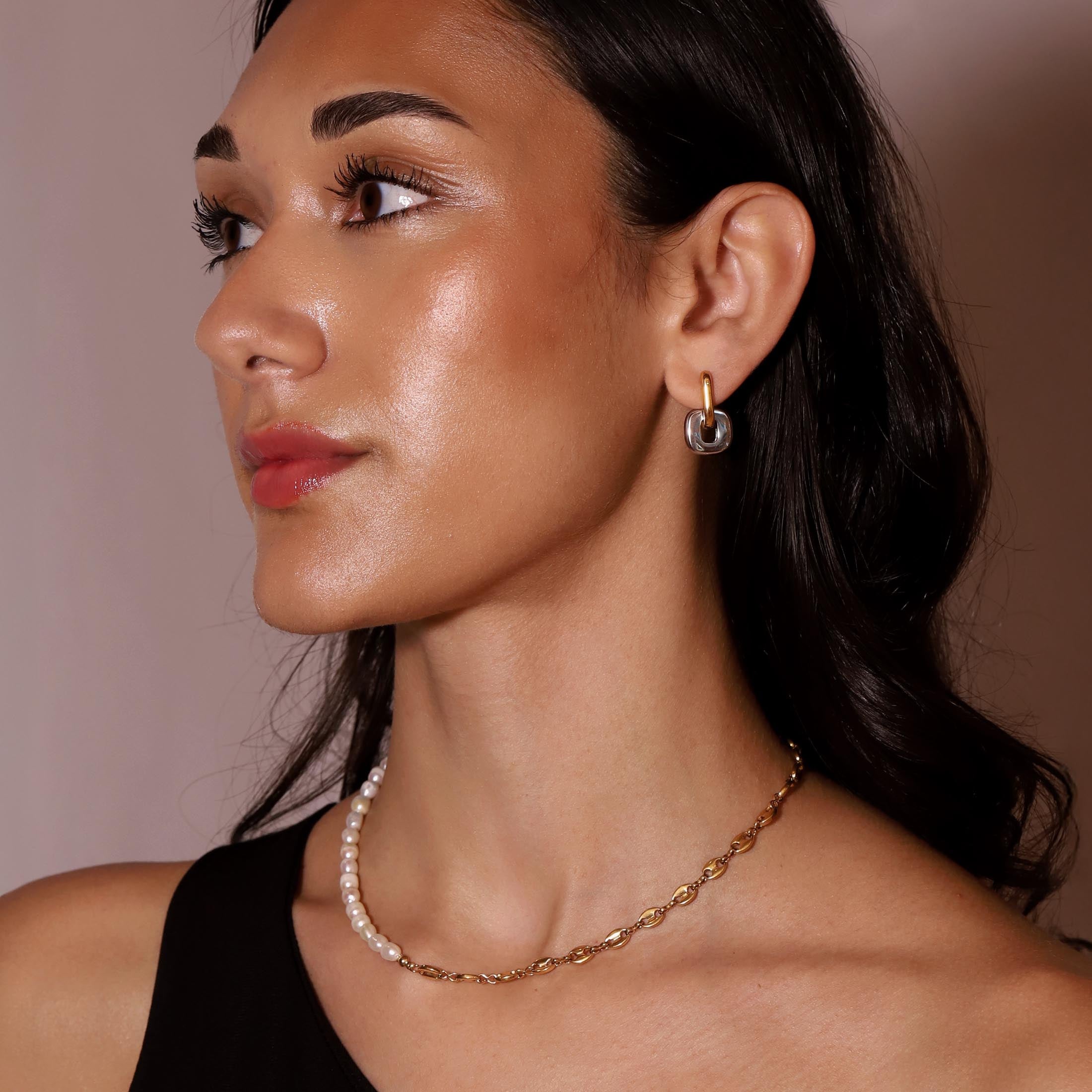 Mira Freshwater Pearl Chain Necklace On Model 2 - Gold